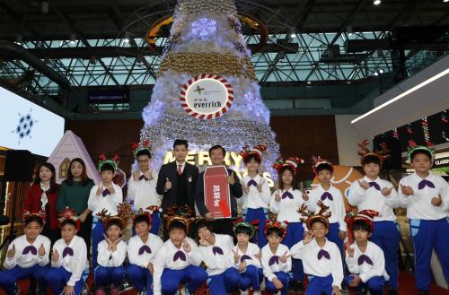 20231220合唱團機場演出.jpg